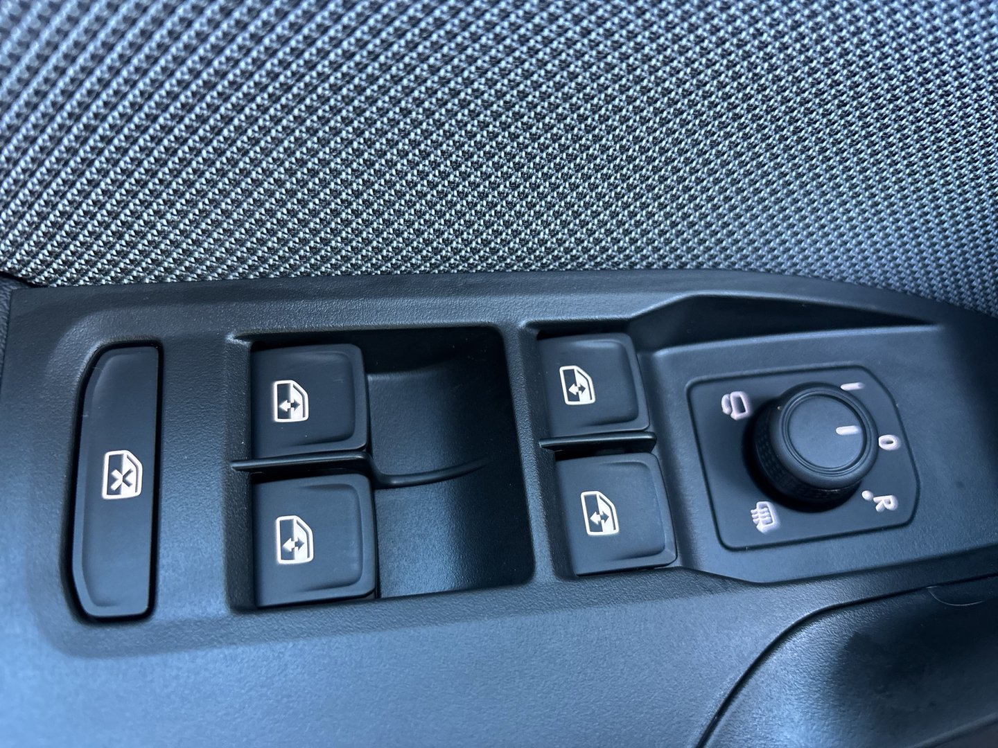 27953218